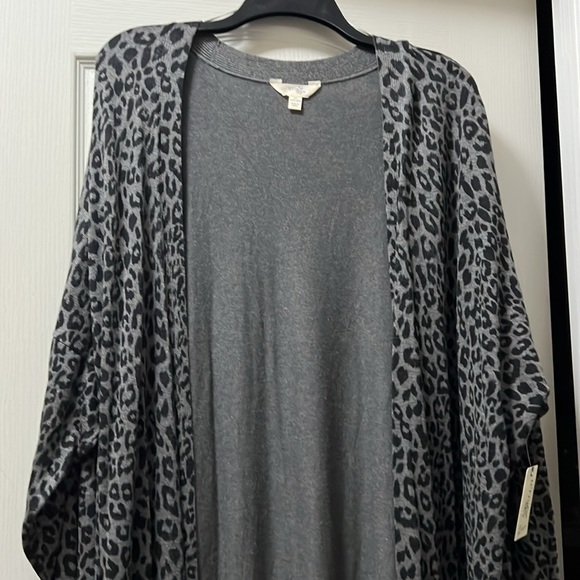 Black and gray animal print cardigan - Picture 2 of 5
